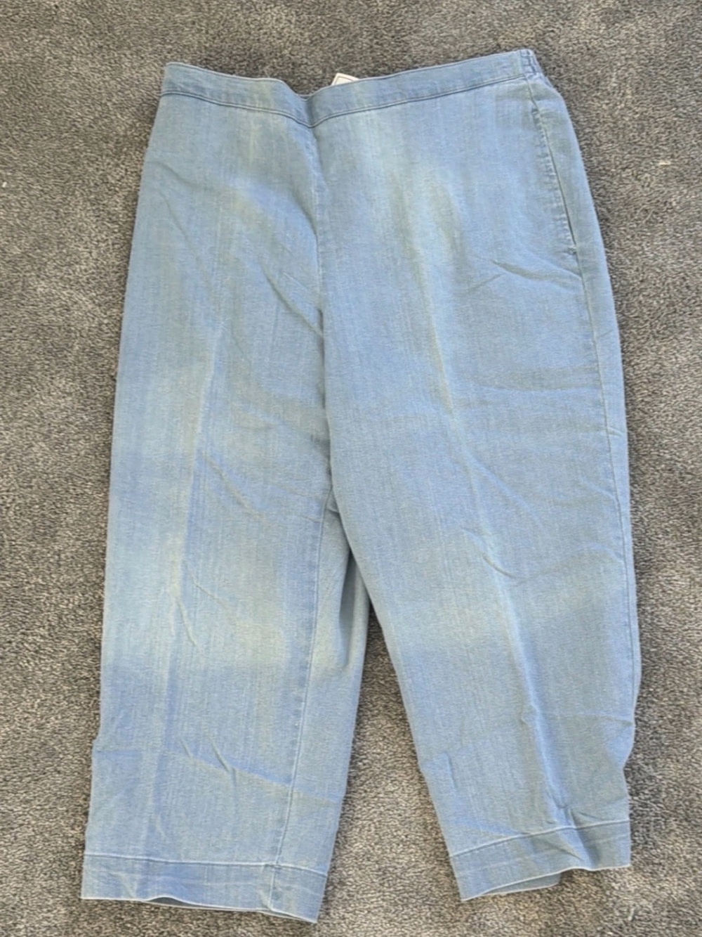 Alfred Dunner Women’s Classic Fit Capri Jeans Comfort Waist Size 12R